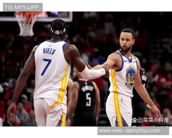 库里半场20分5记三分创纪录领先利拉德克莱紧随其后争夺第二位